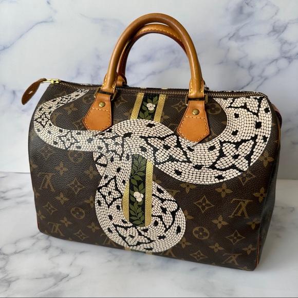 Follow me on IG @lvoechic - Picture 2 of 16